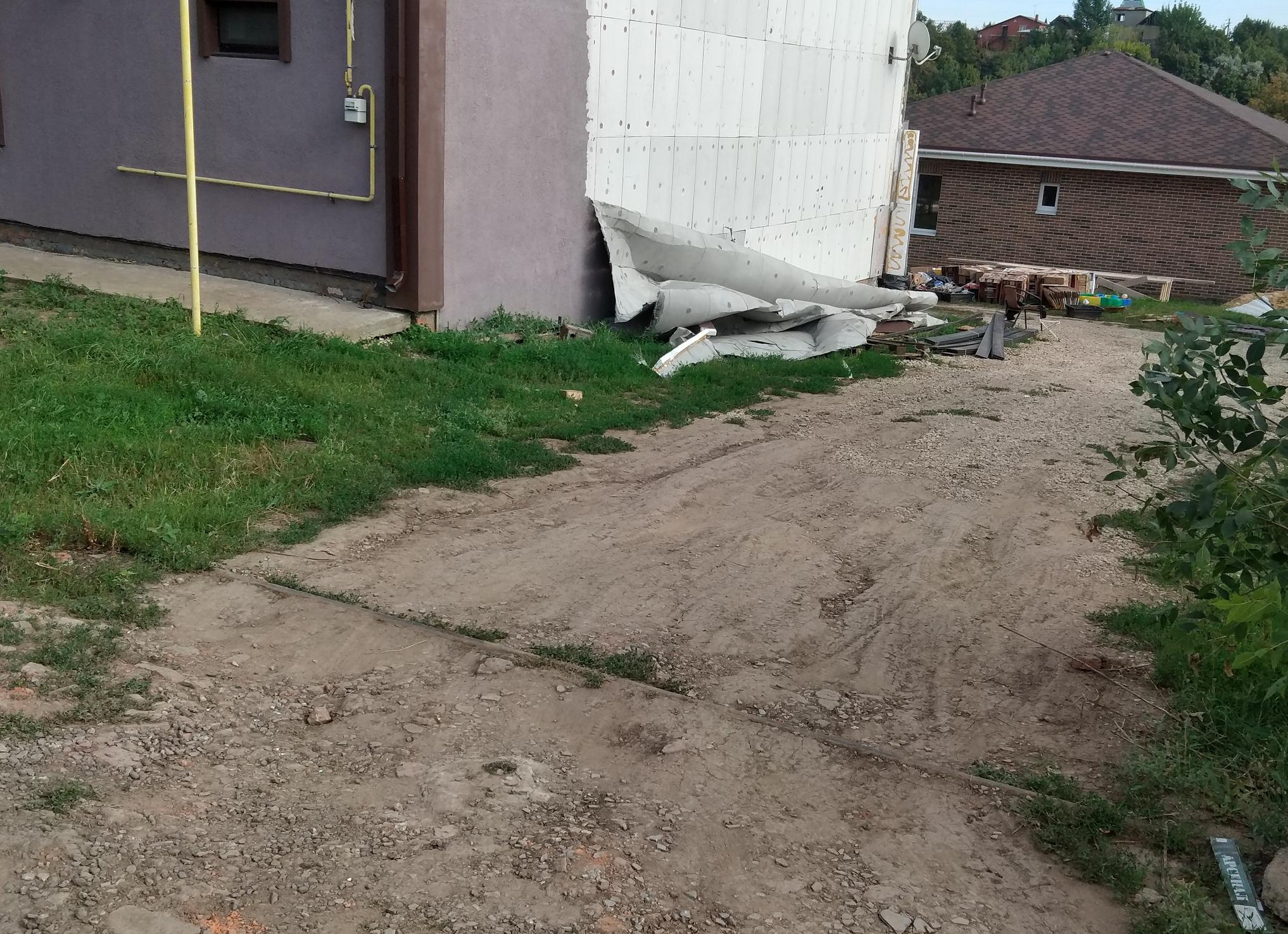 У вас фасад отклеился