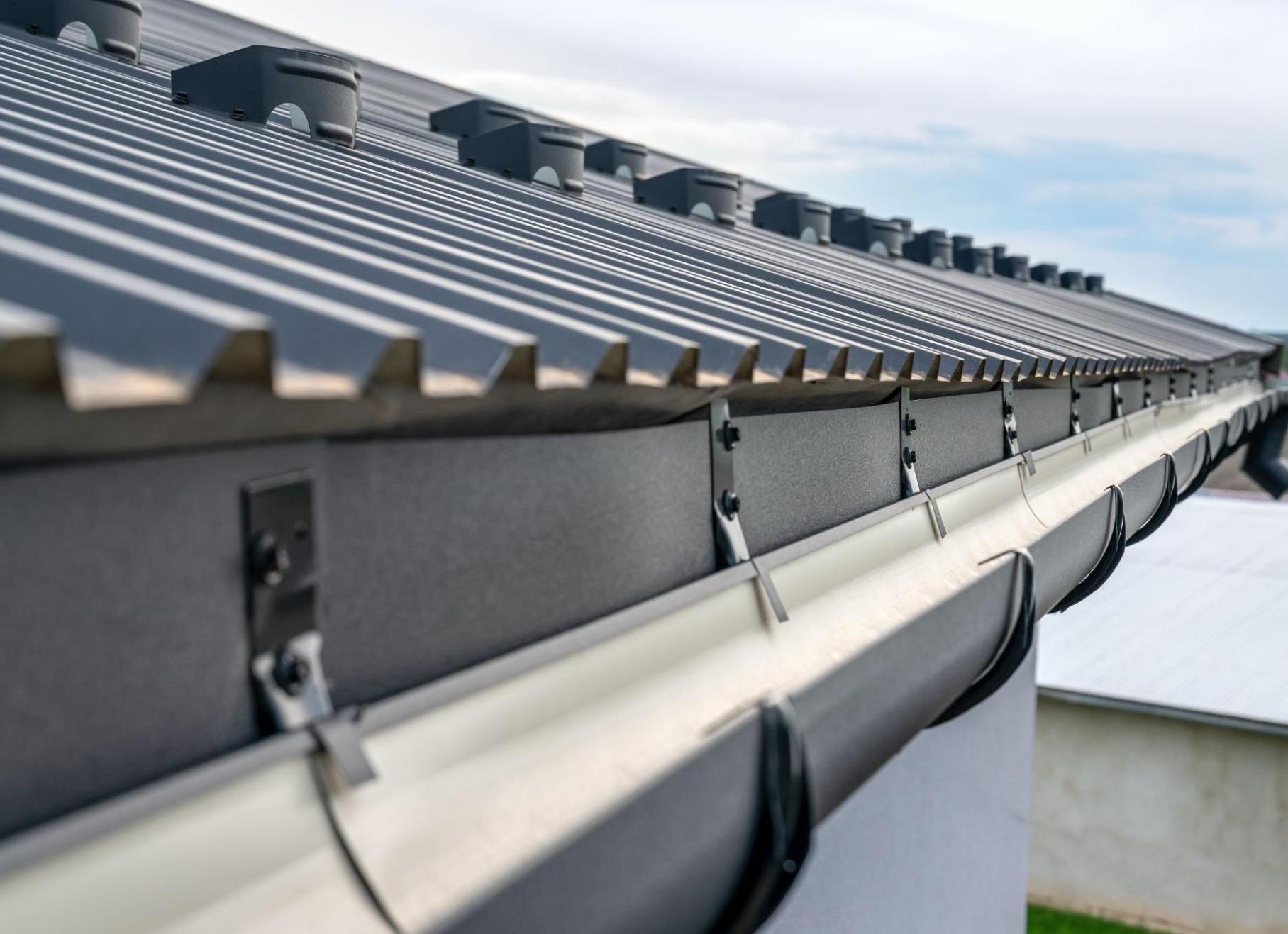 Как водосточные системы помогают сохранить фасад вашего дома?