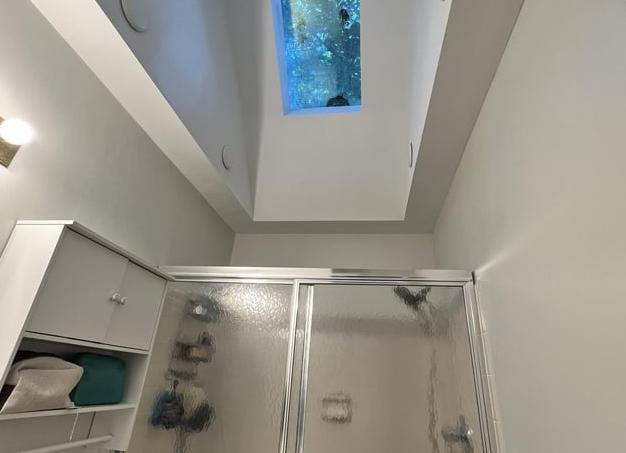 Протекает мансардное окно. Что делать?